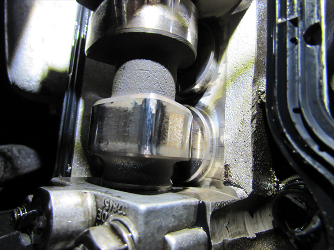 Internally damaged valve lifter – outside no damage