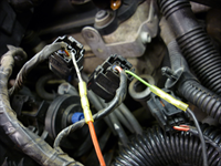 Zuerst Messnadel installieren, dann die Stecker zurück stecken