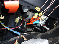 ABR Adaptive Brake systém hlásí defektní spínač brzdového světla, přesto brzdové světlo svítí