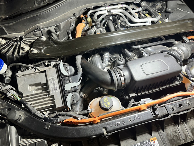 Finální upevnění svazku již s tepelnou ochrannou nohavicí